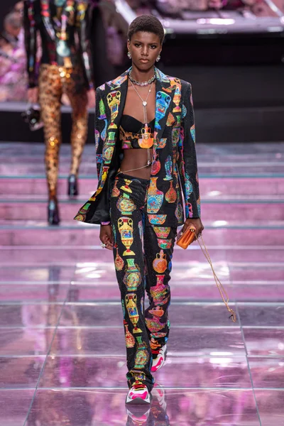 Look 48